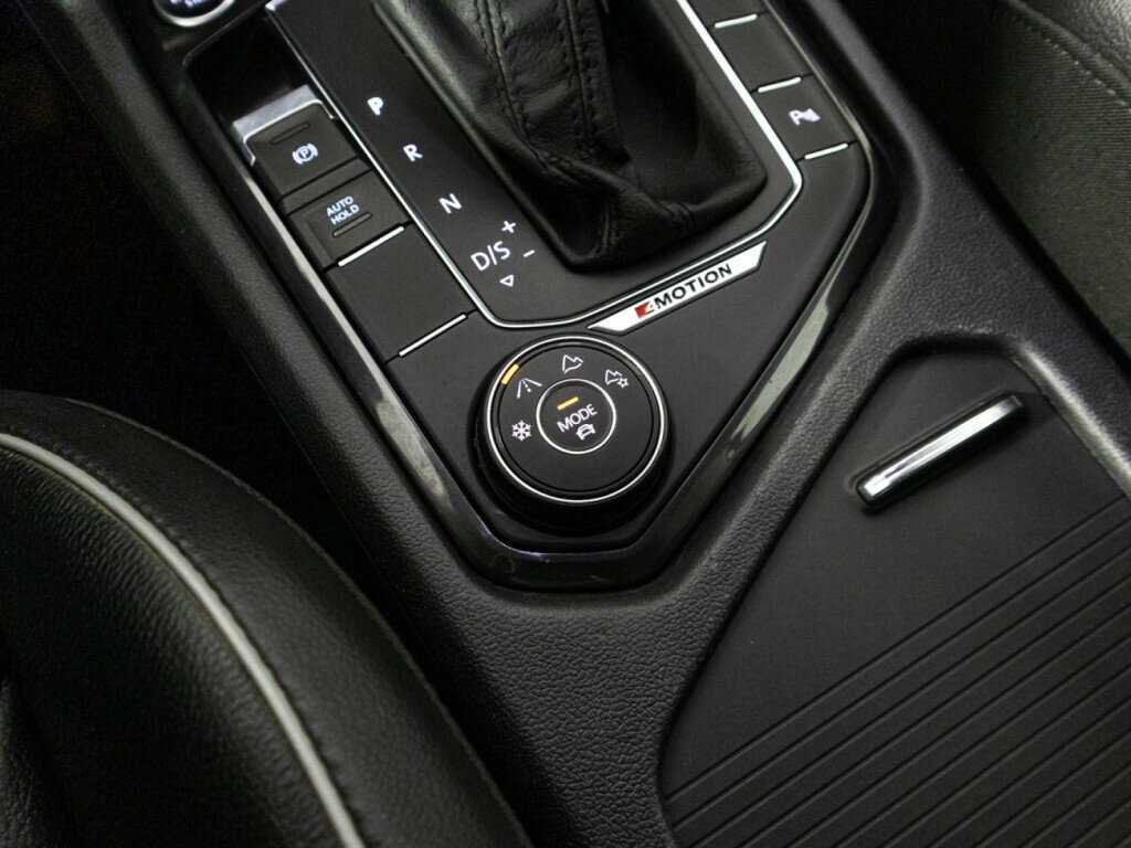 Volkswagen Tiguan, 2018 Фото №20