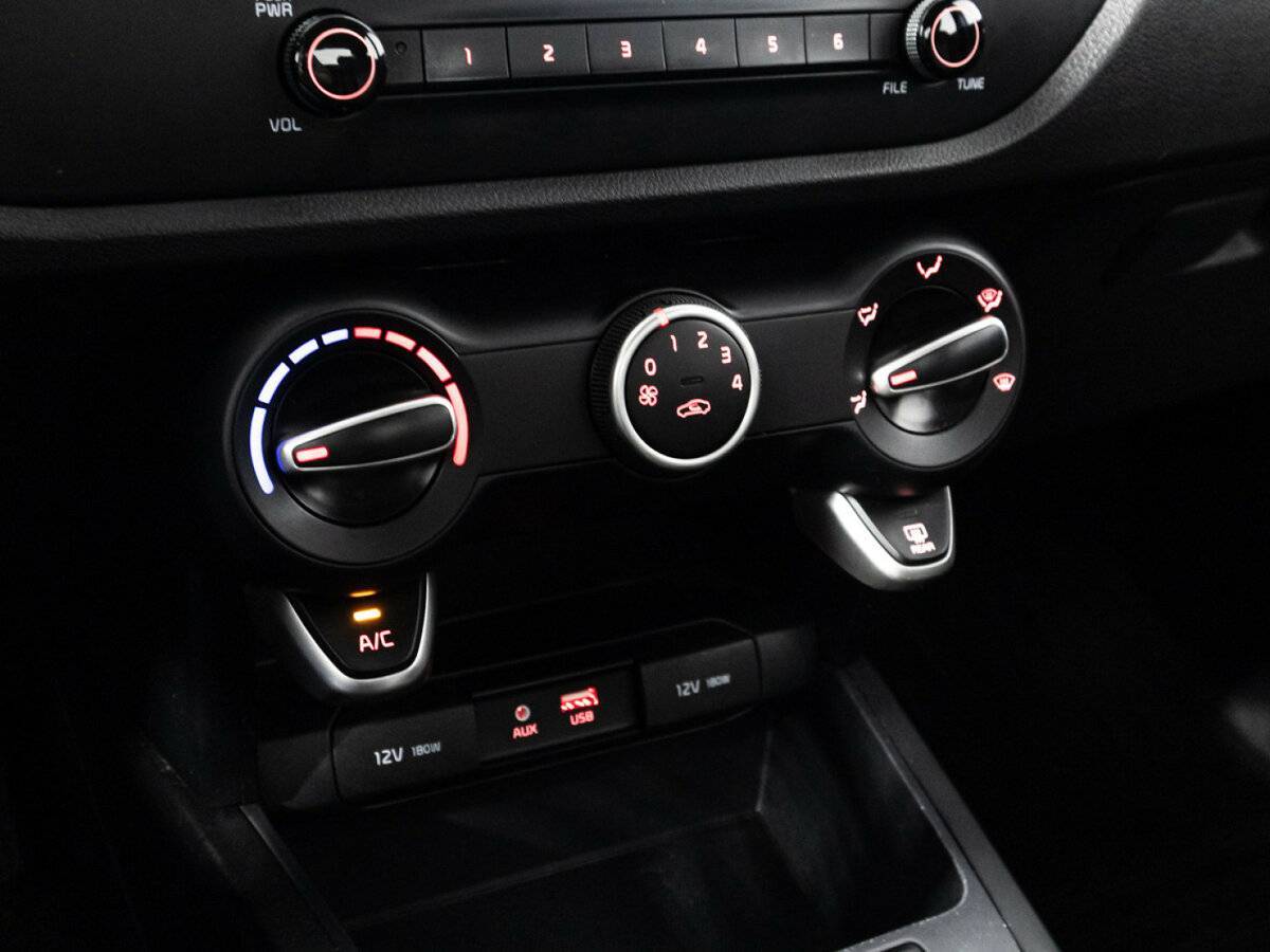 Kia Rio, 2019 Фото №15