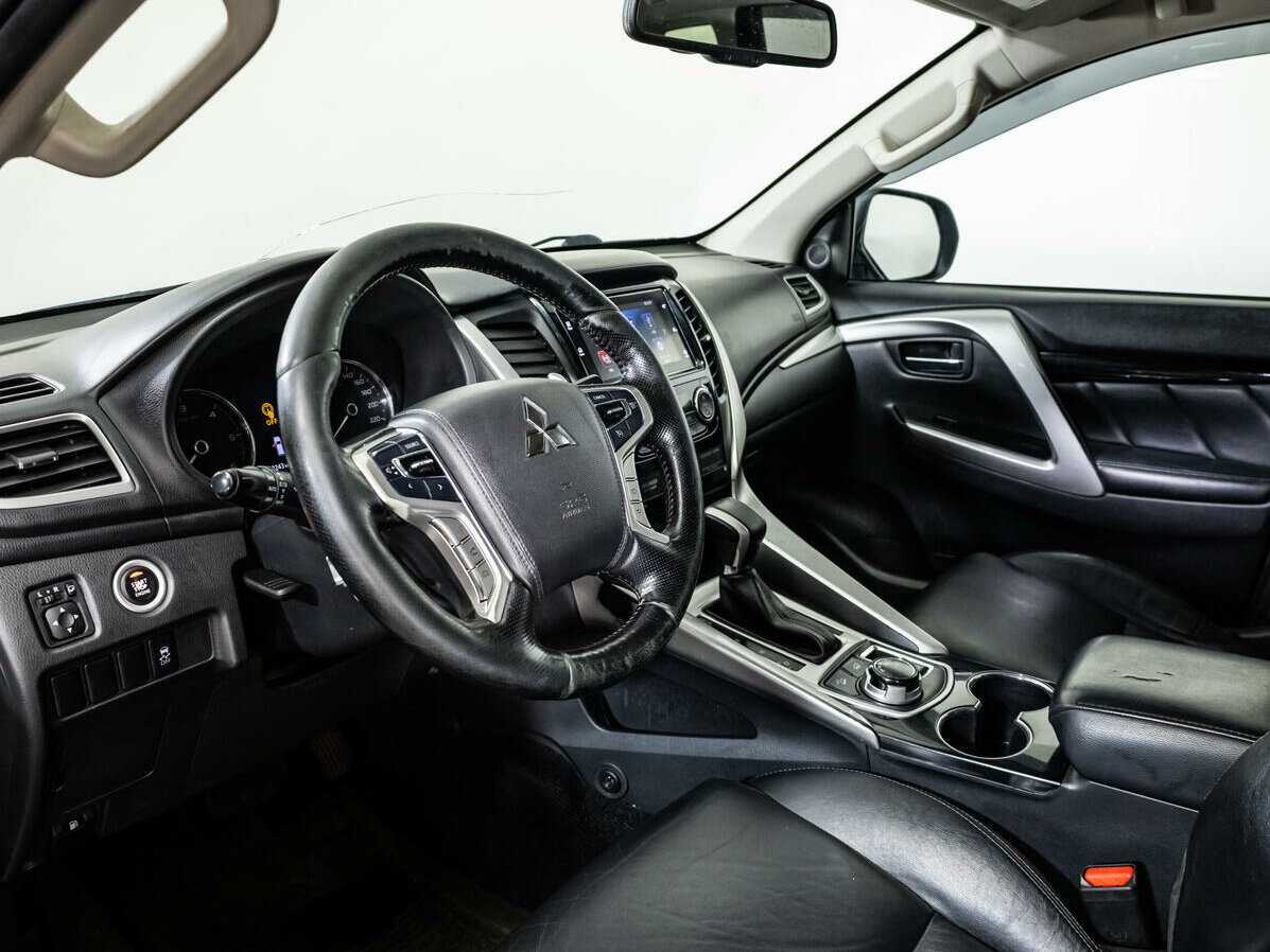 Mitsubishi Pajero Sport, 2018 Фото №11