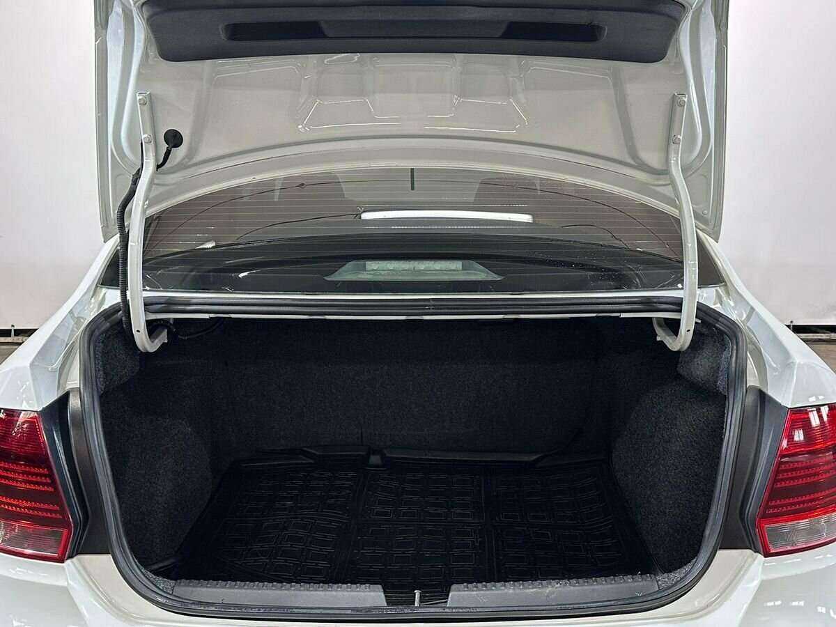 Volkswagen Polo, 2019 Фото №15