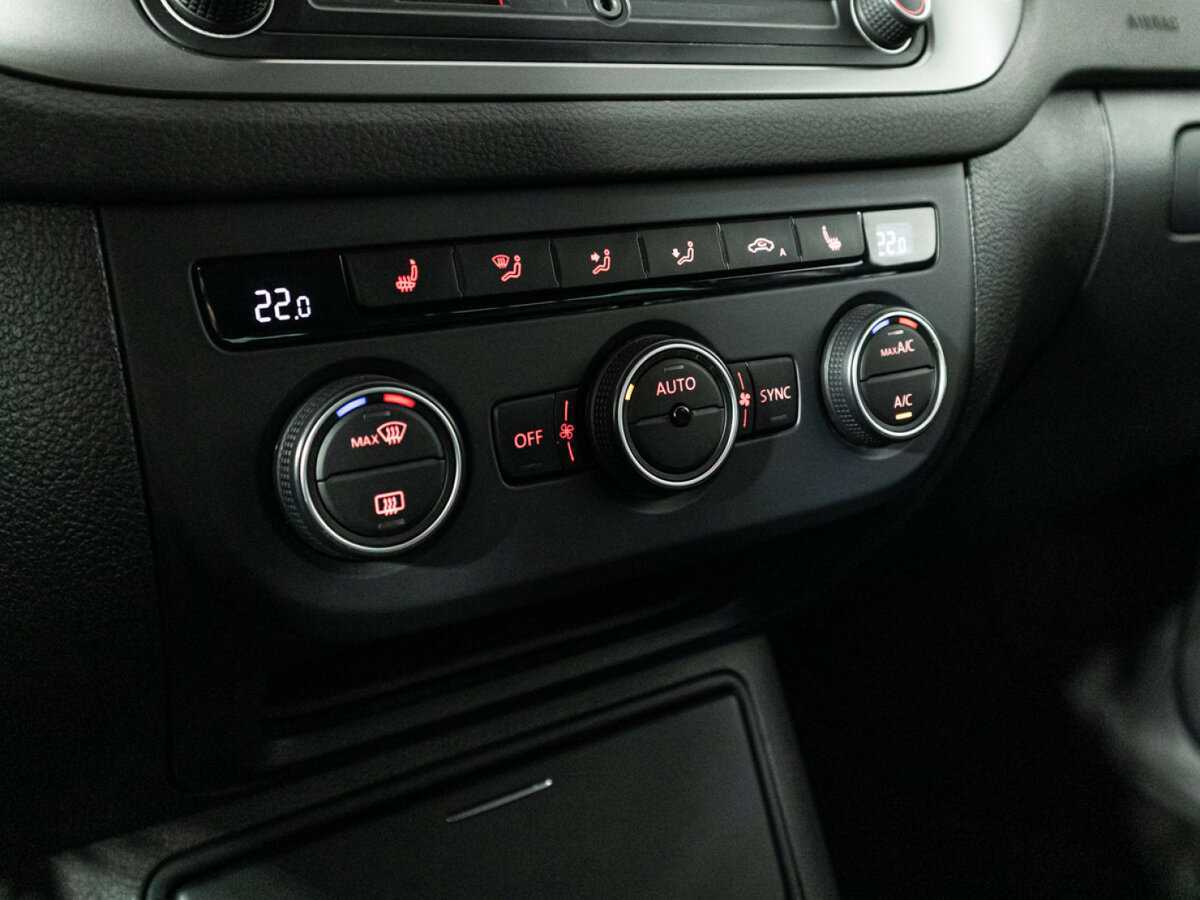 Volkswagen Tiguan, 2015 Фото №15