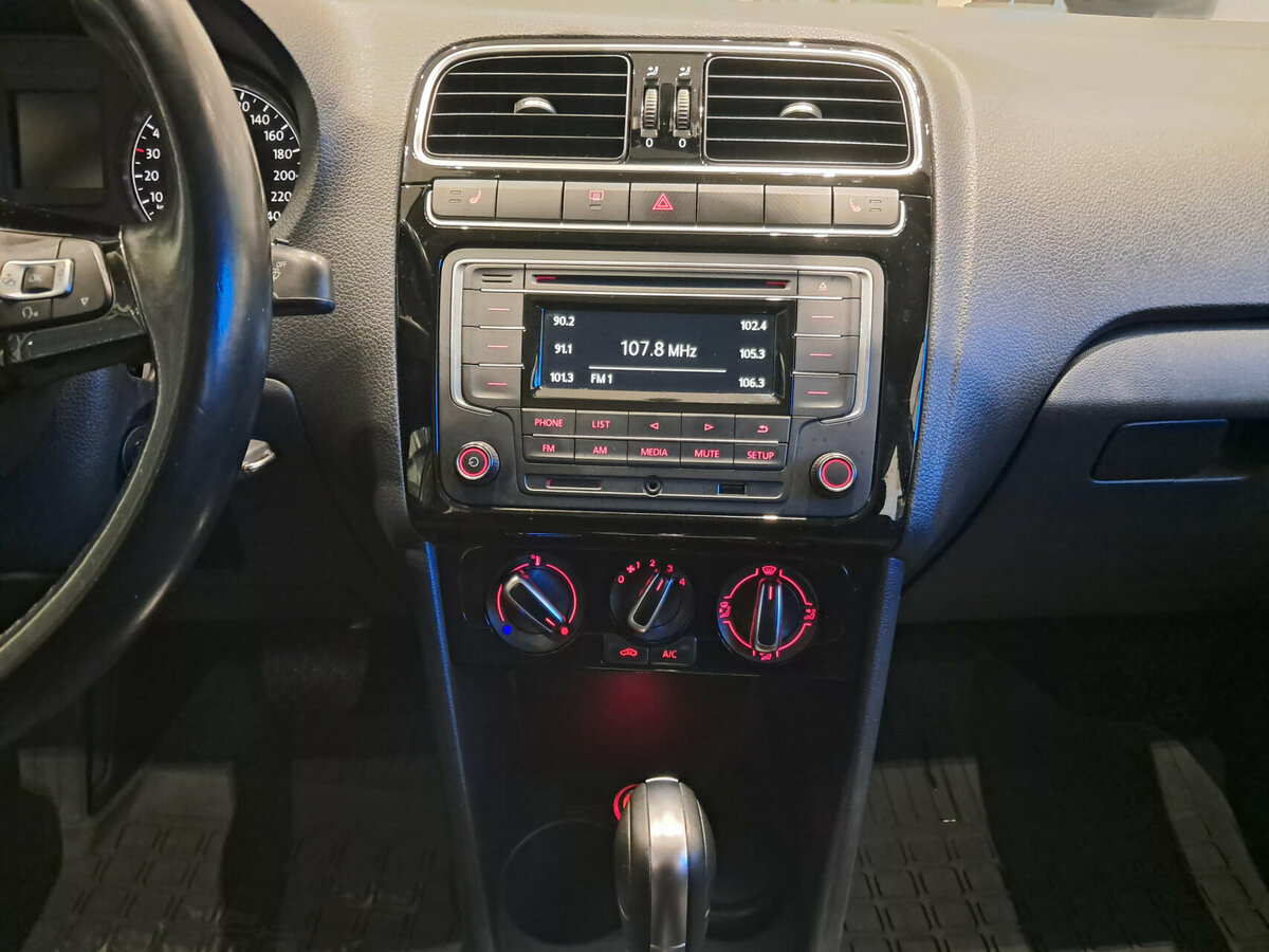 Volkswagen Polo V Рестайлинг, 2017 Фото №15