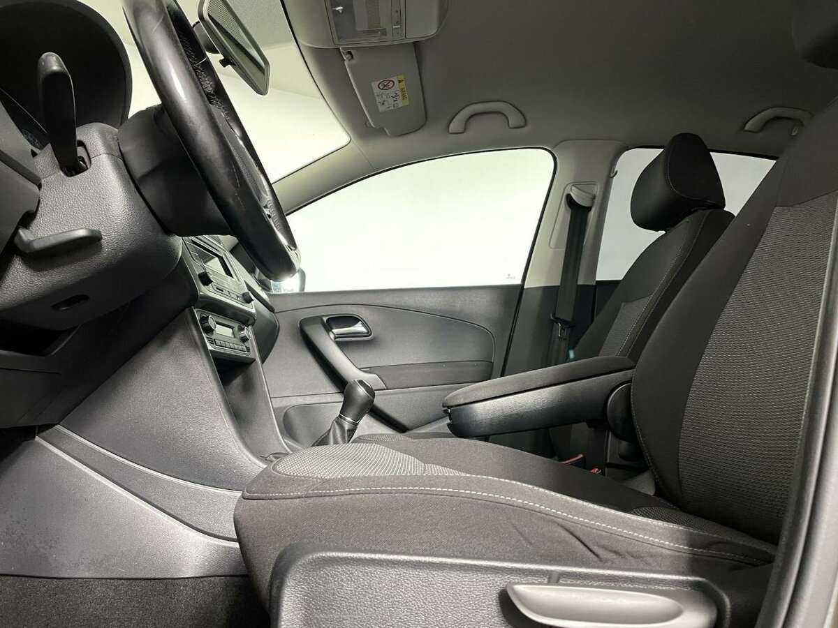Volkswagen Polo, 2015 Фото №9