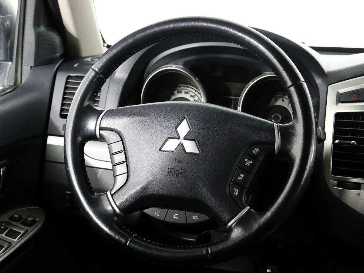 Mitsubishi Pajero, 2015 Фото №10