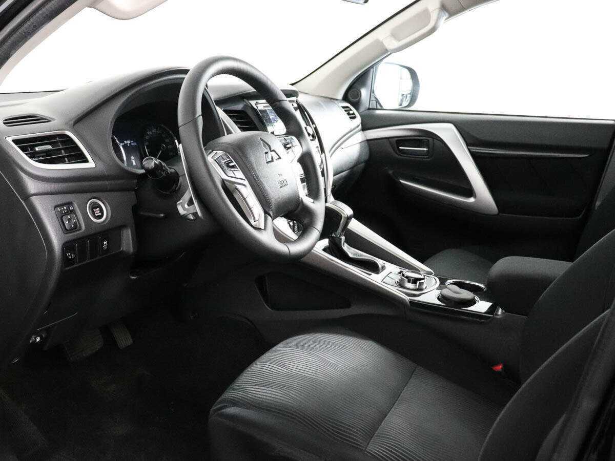 Mitsubishi Pajero Sport, 2018 Фото №8