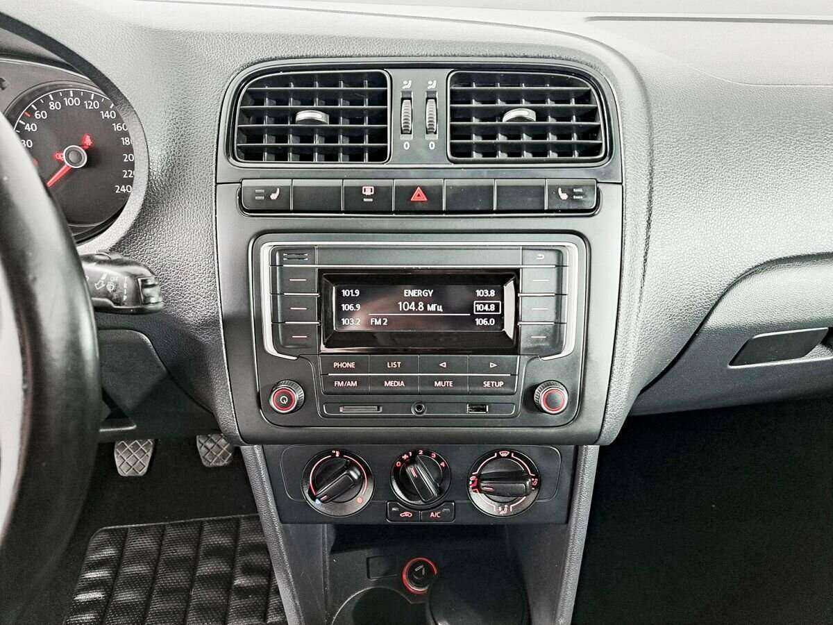 Volkswagen Polo, 2015 Фото №14