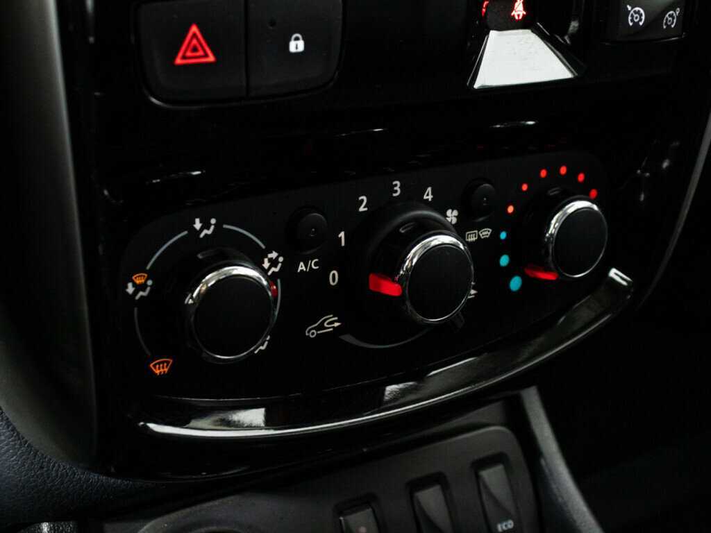 Nissan Terrano, 2017 Фото №17