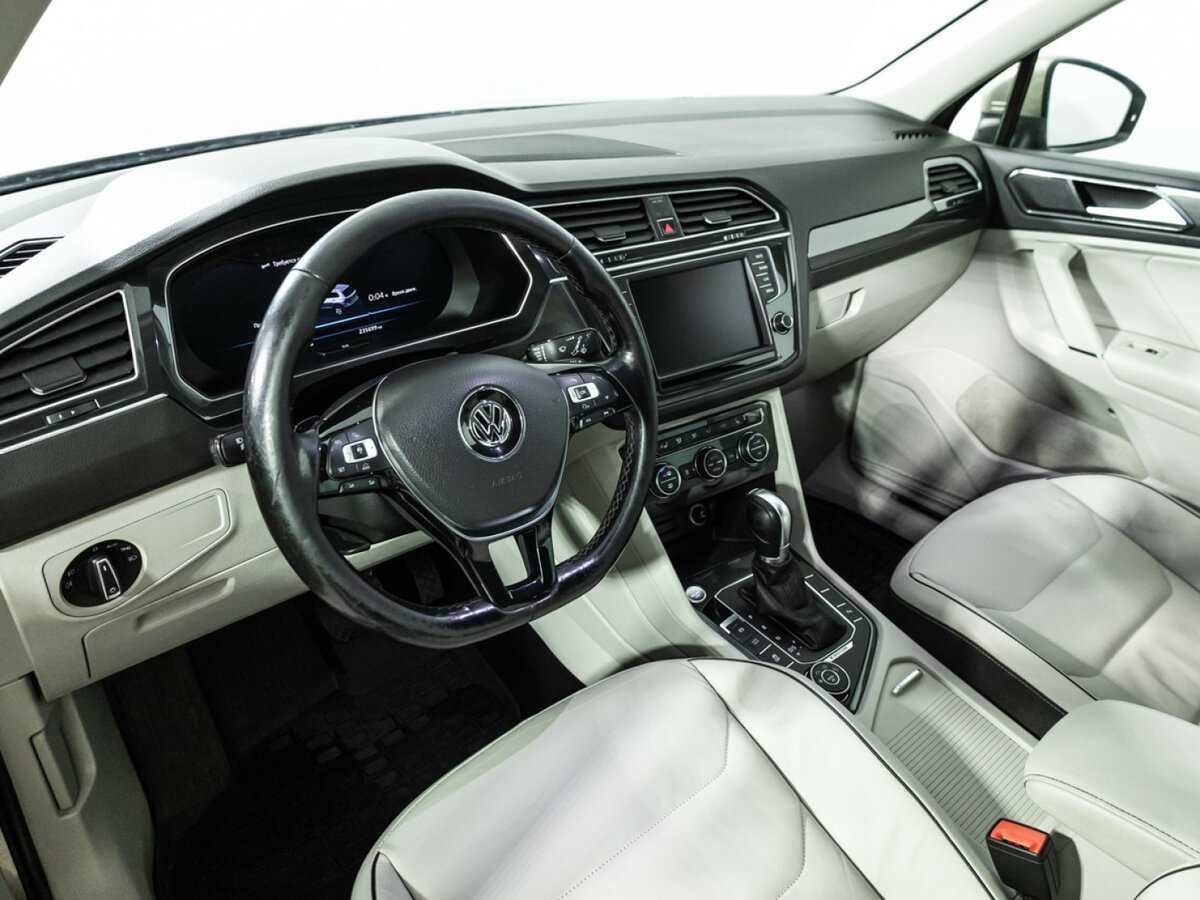 Volkswagen Tiguan II, 2017 Фото №11