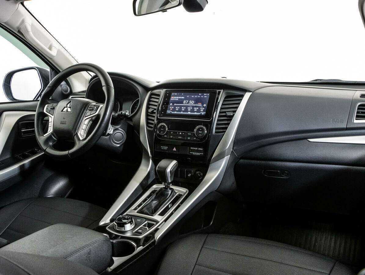 Mitsubishi Pajero Sport, 2017 Фото №9