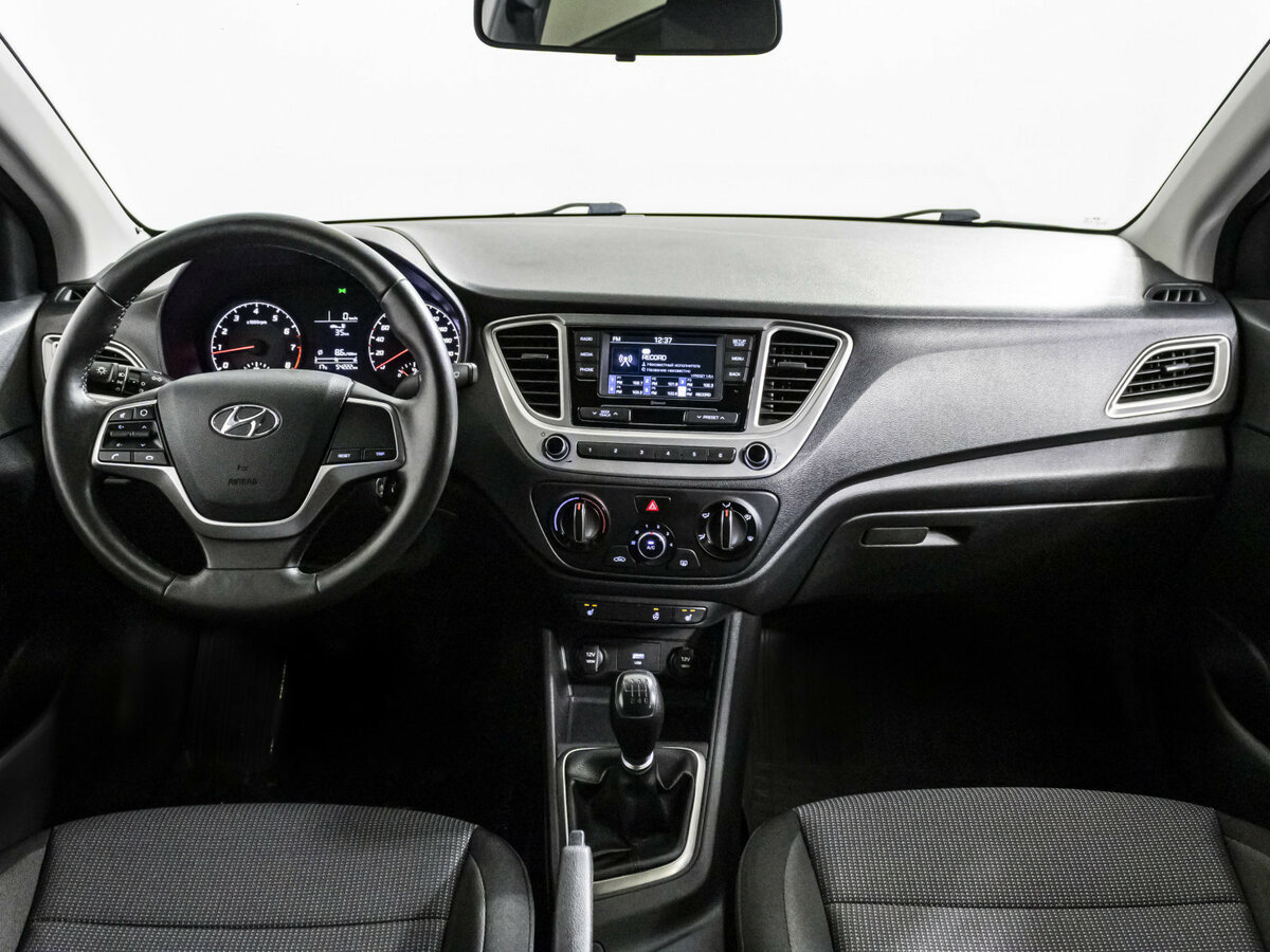 Hyundai Solaris II Рестайлинг, 2021 Фото №14