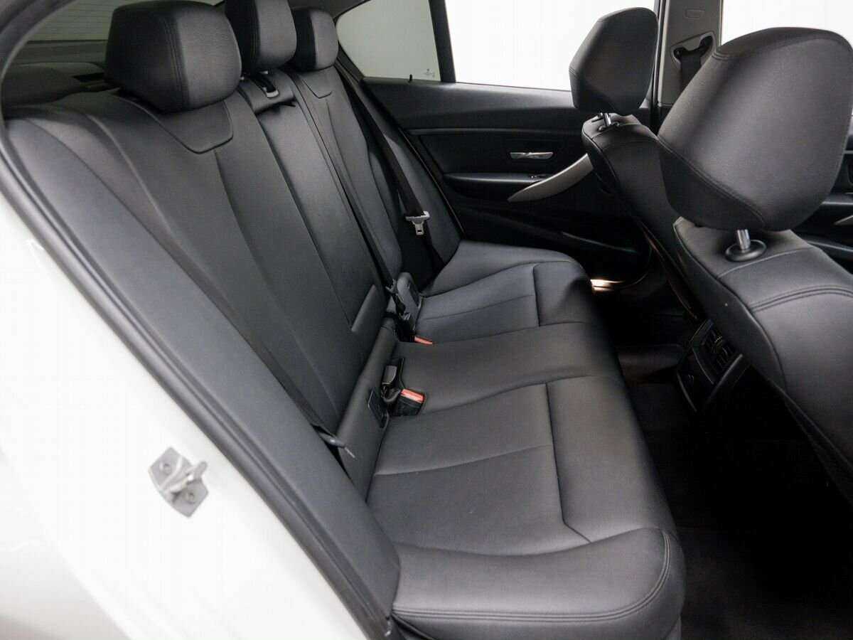 BMW 3 серии 318i, 2016 Фото №9