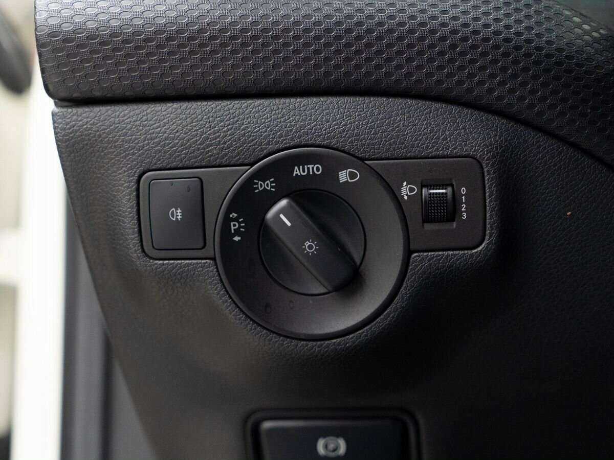 Mercedes-Benz A-Класс 180, 2016 Фото №15