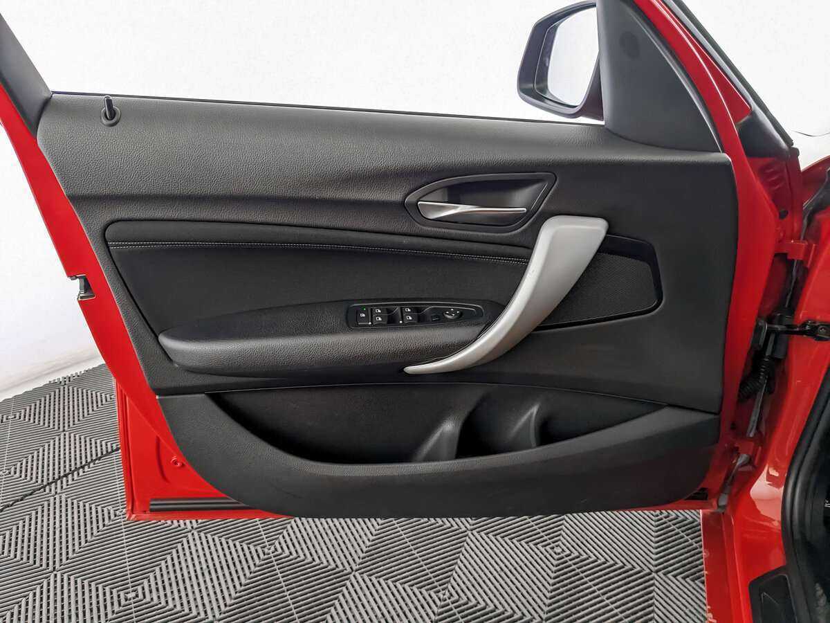 BMW 1 серии 118i, 2017 Фото №15