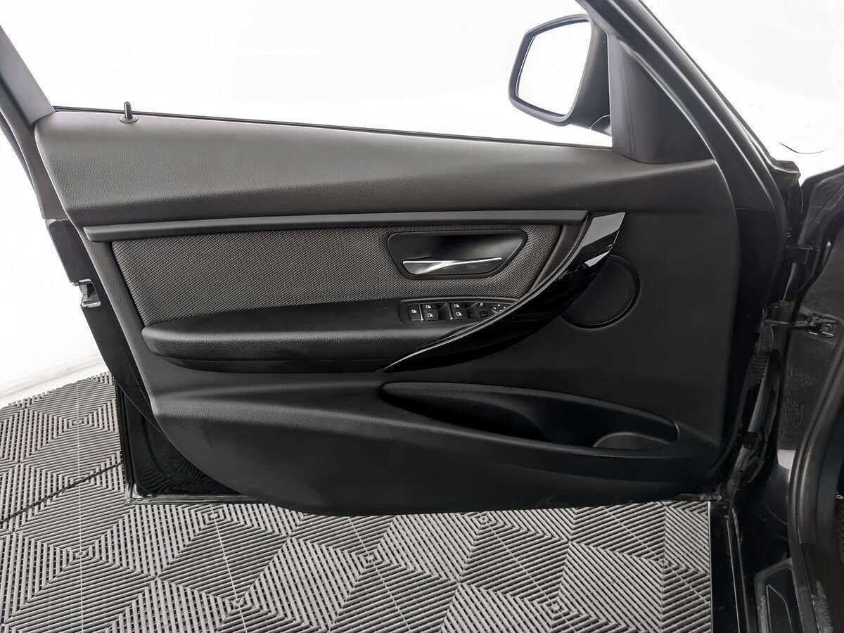 BMW 3 серии 318i, 2018 Фото №15