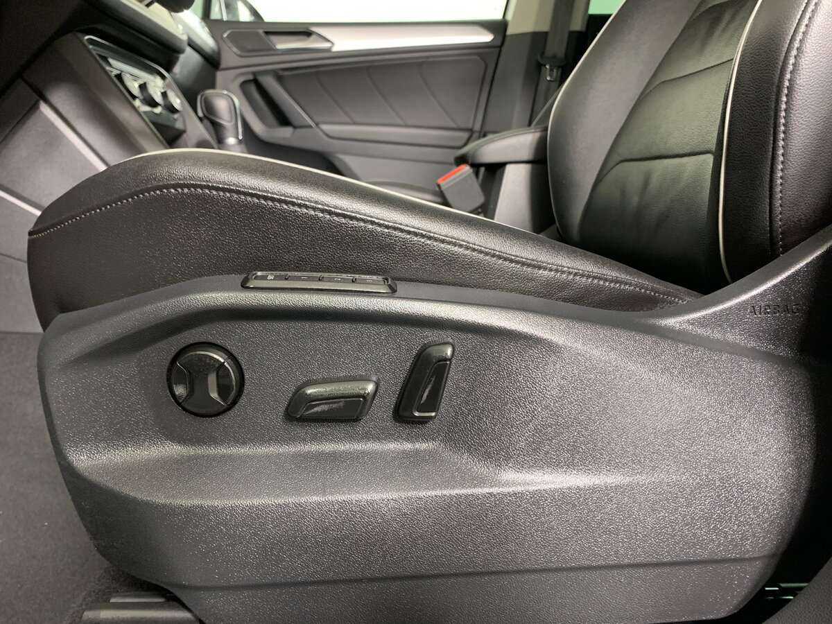 Volkswagen Tiguan, 2018 Фото №14