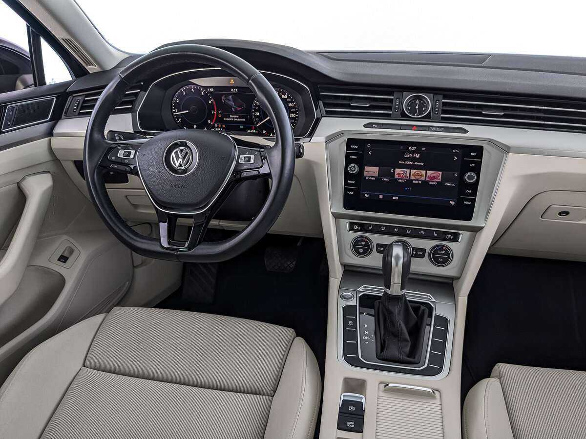 Volkswagen Passat, 2018 Фото №17