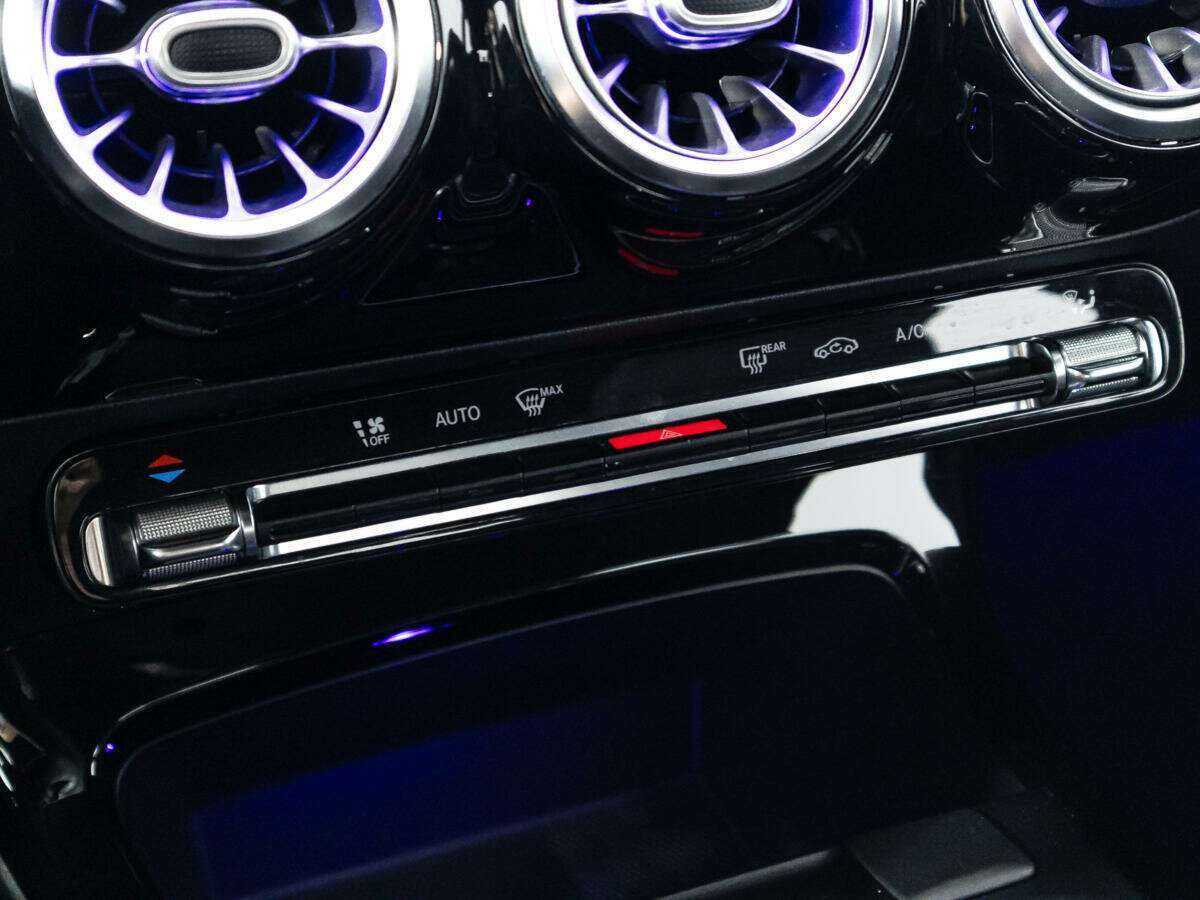 Mercedes-Benz A-Класс 200, 2018 Фото №15