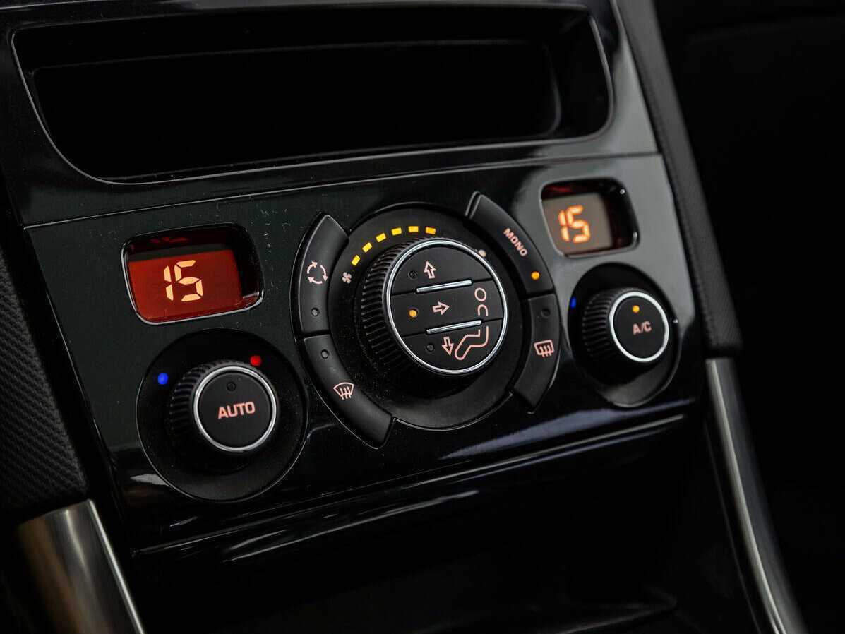 Peugeot 308, 2013 Фото №16