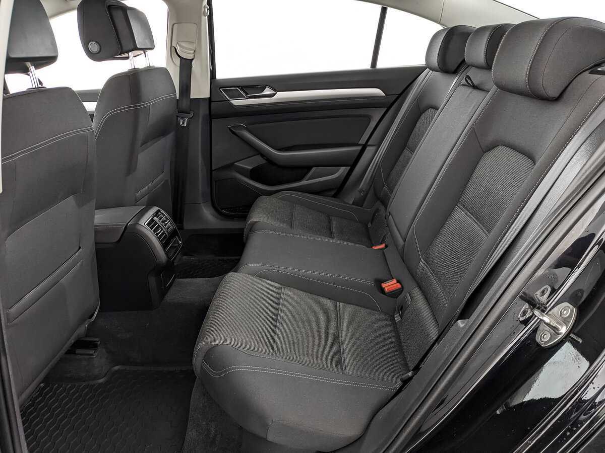 Volkswagen Passat, 2018 Фото №14