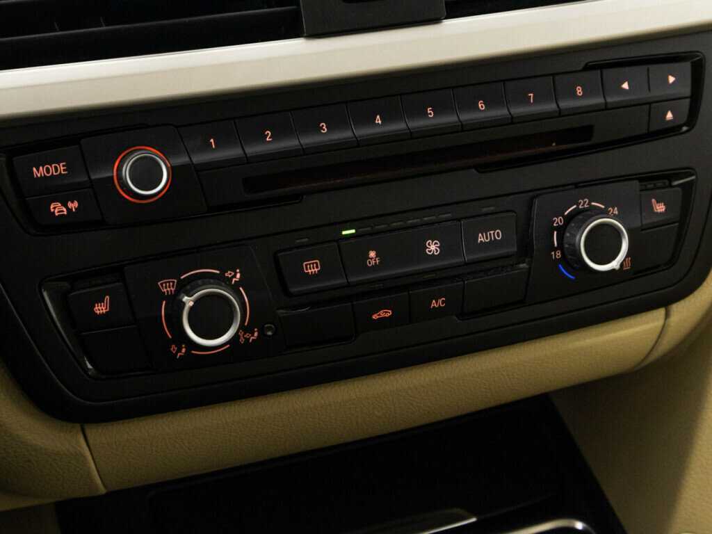 BMW 3 серии 316i, 2013 Фото №16