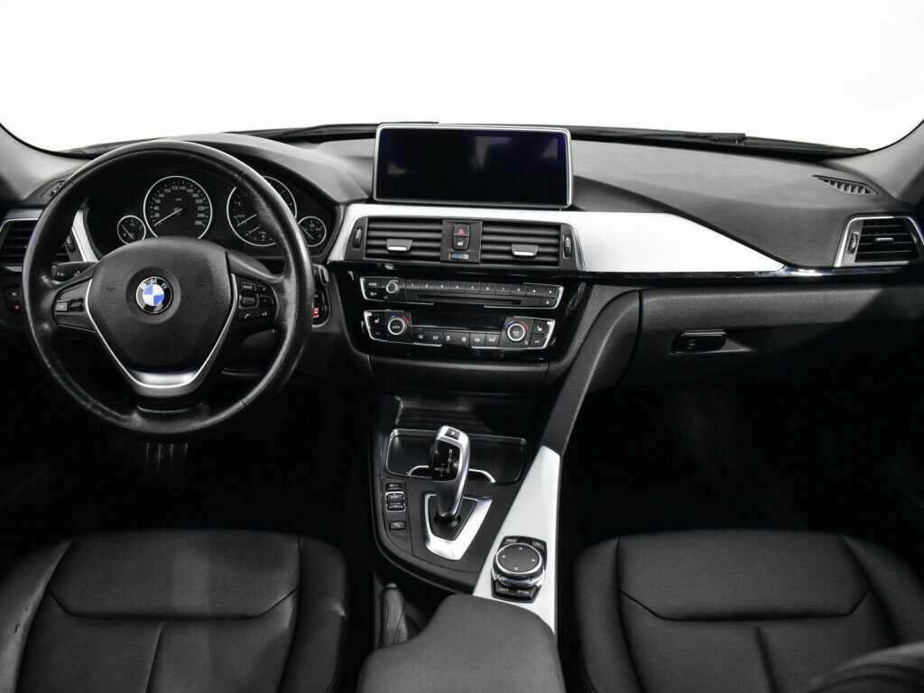 BMW 3 серии 318i, 2015 Фото №12
