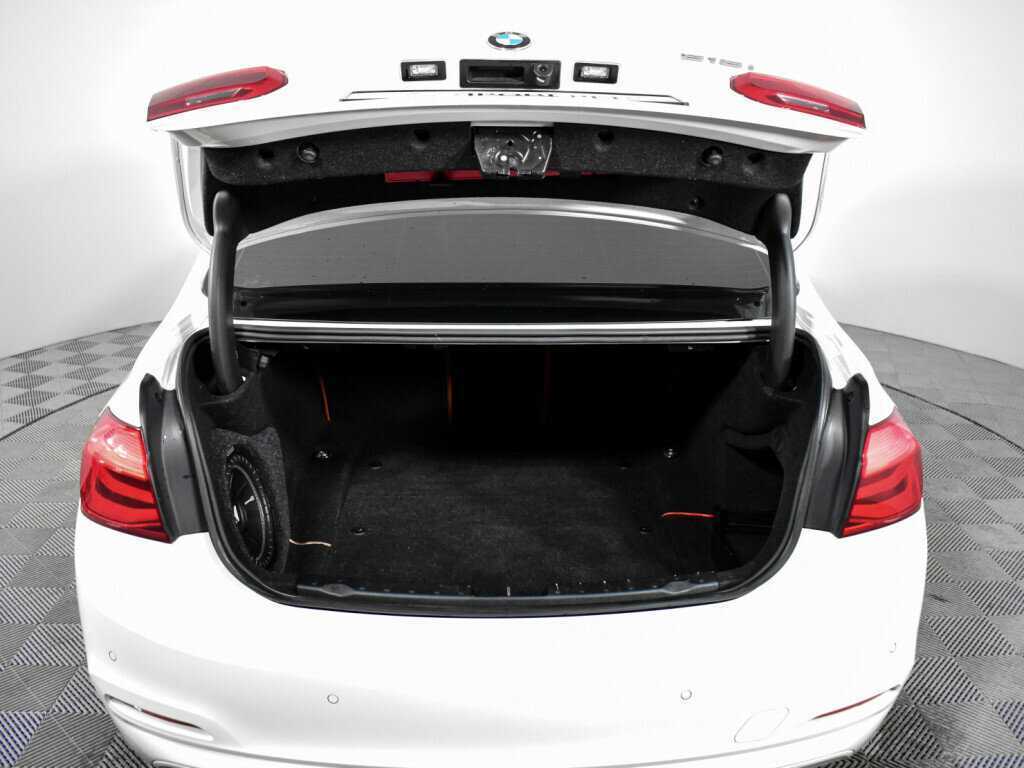 BMW 3 серии 318i, 2017 Фото №23