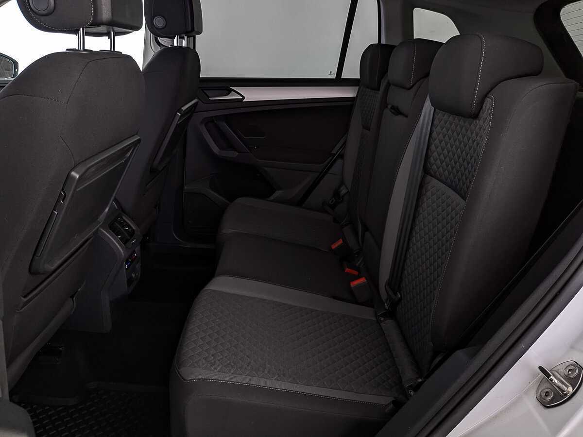 Volkswagen Tiguan, 2018 Фото №16