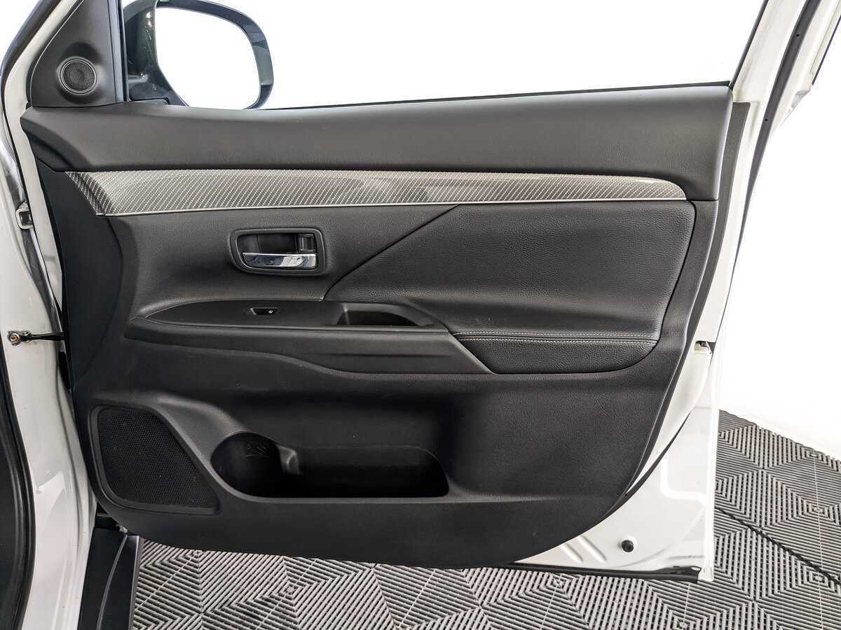 Mitsubishi Outlander, 2021 Фото №22