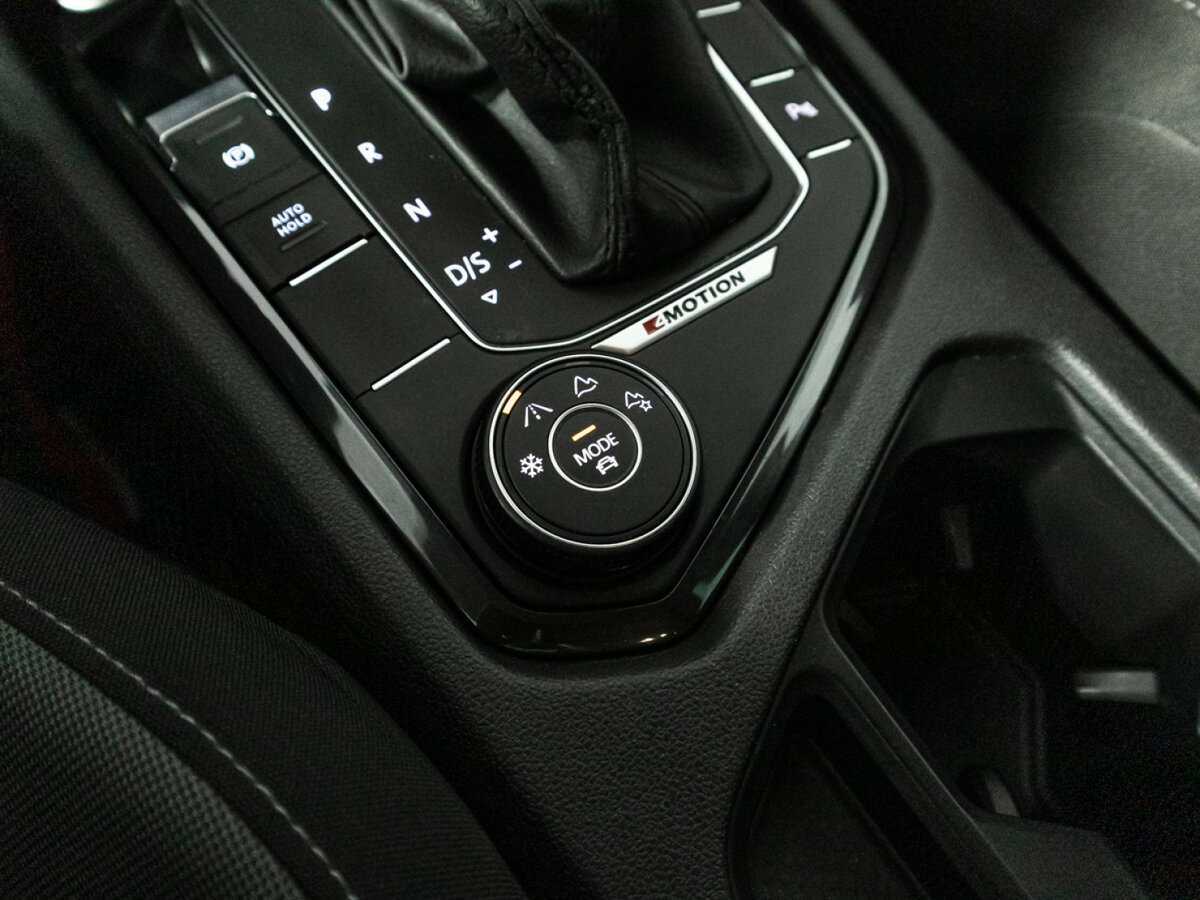 Volkswagen Tiguan, 2019 Фото №16