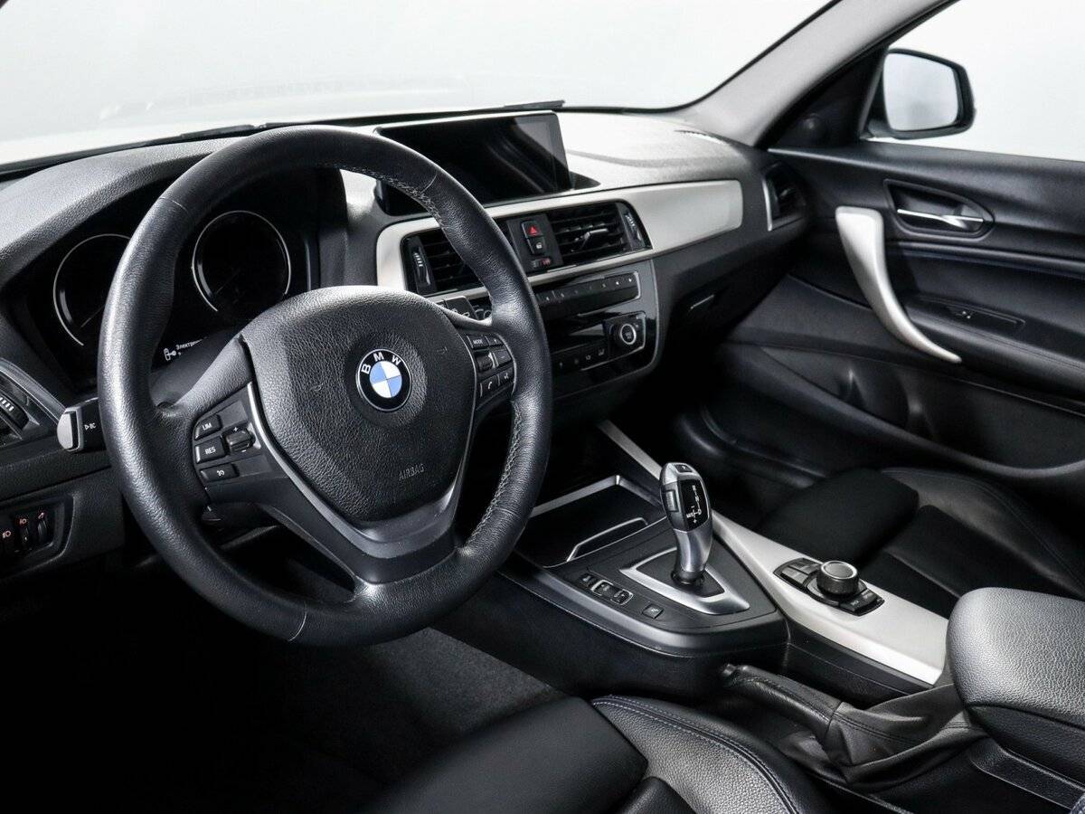 BMW 1 серии 118i, 2018 Фото №12