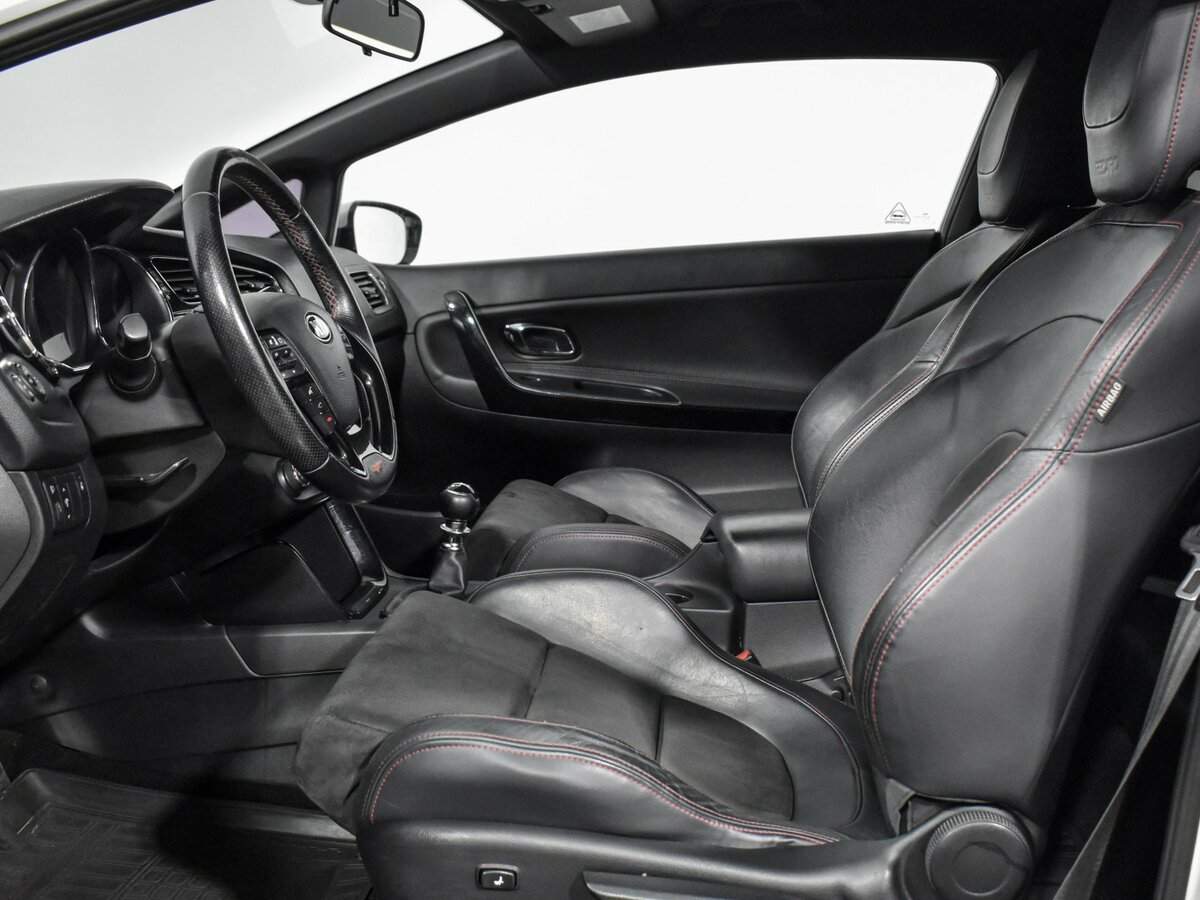 Kia Ceed GT, 2015 Фото №10