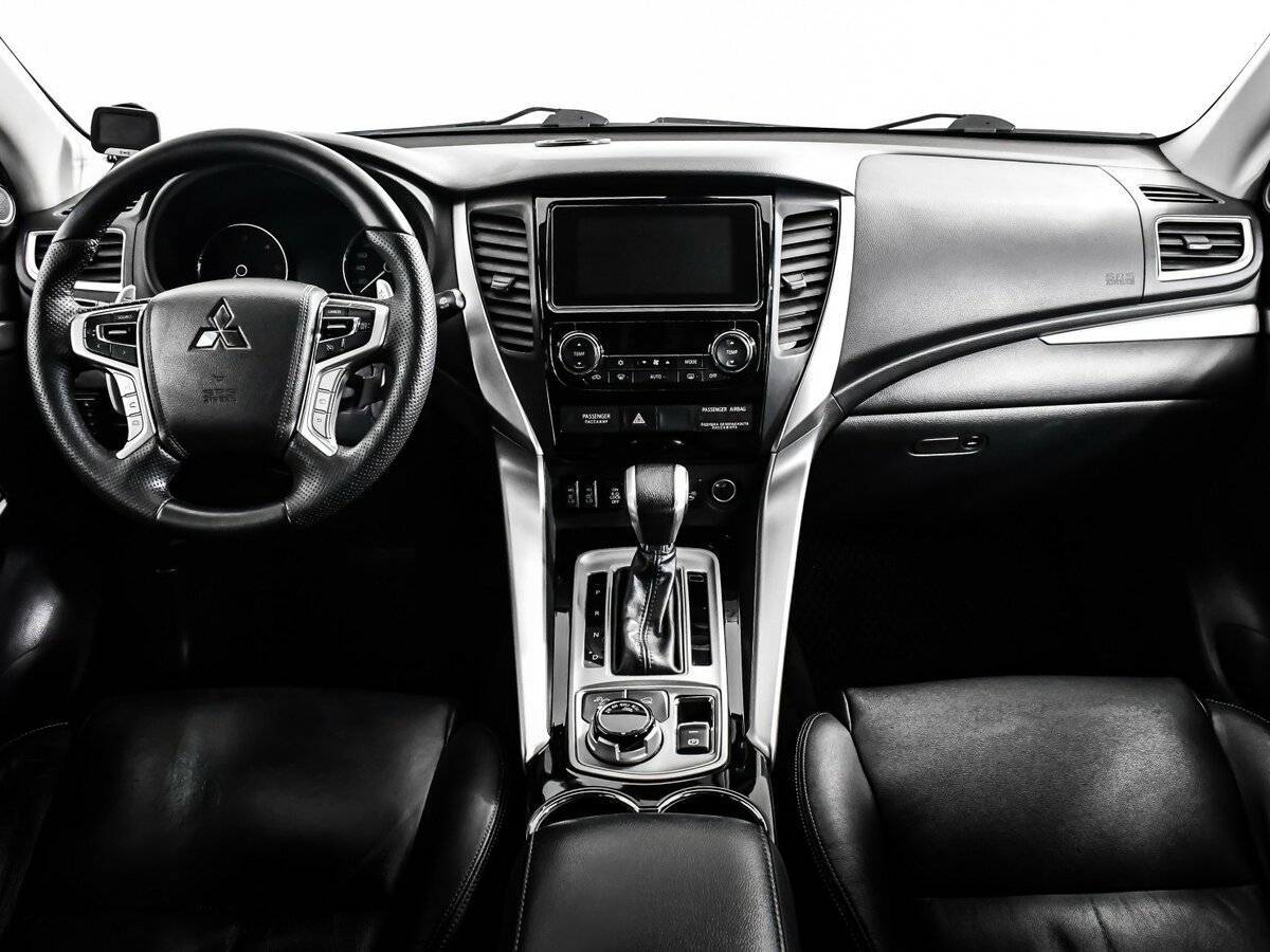 Mitsubishi Pajero Sport, 2017 Фото №11