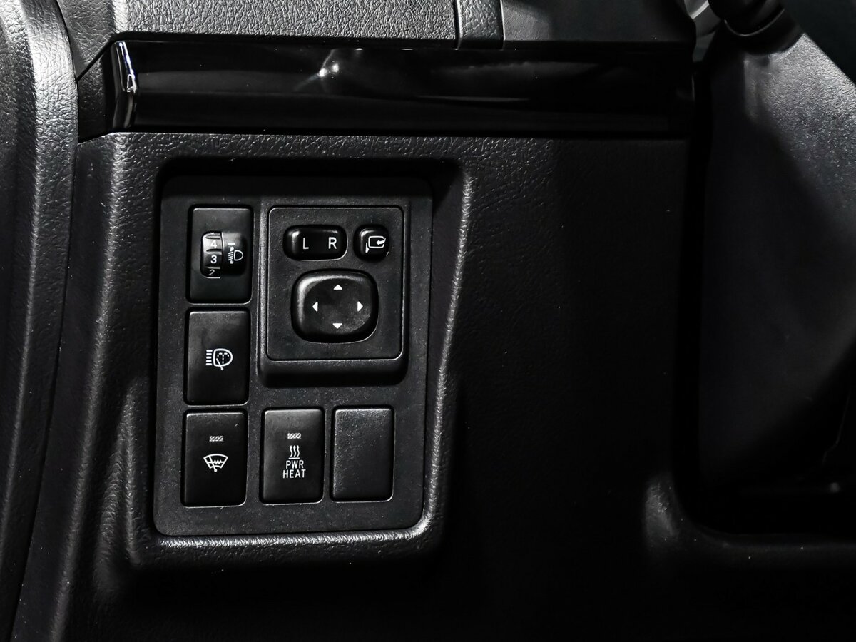 Toyota Land Cruiser Prado 150 Series Рестайлинг 1, 2013 Фото №12