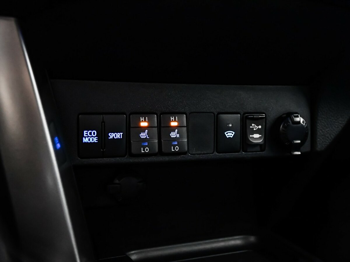 Toyota RAV4 IV (XA40) Рестайлинг, 2016 Фото №16