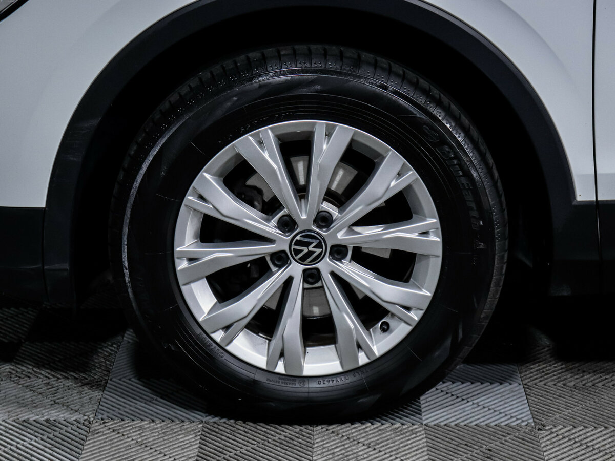 Volkswagen Tiguan II Рестайлинг, 2020 Фото №14