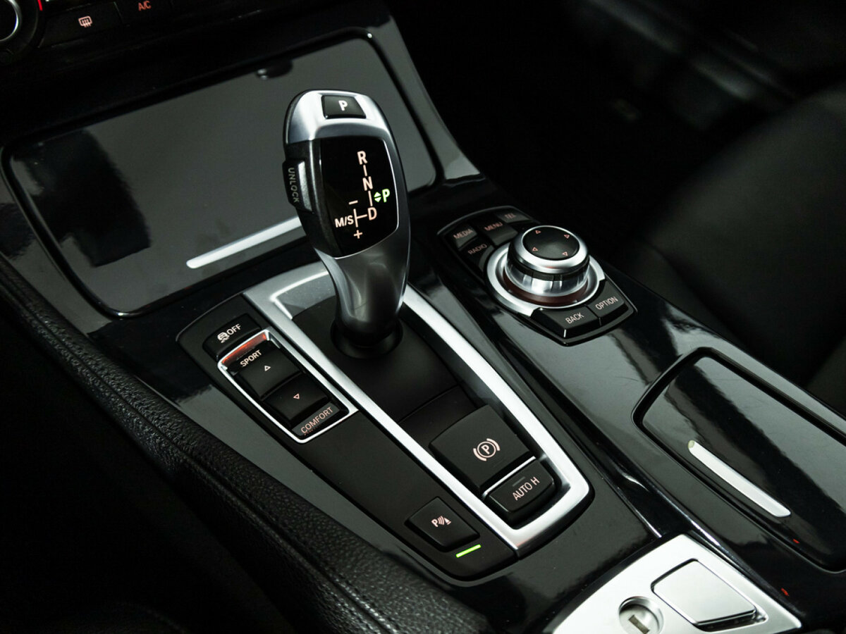 BMW 5 серии 520i VI (F10/F11/F07) Рестайлинг, 2016 Фото №17